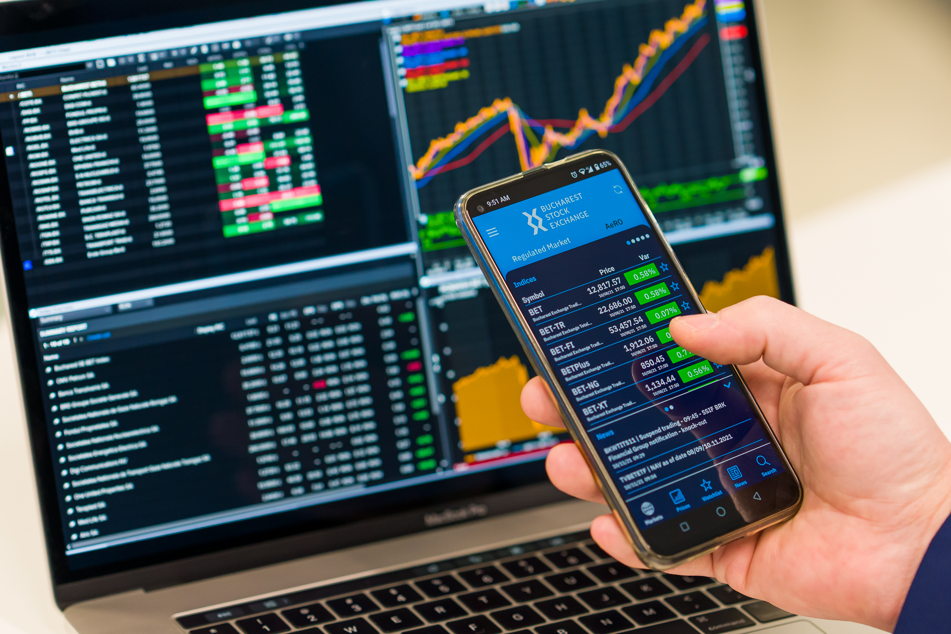 Bursa se stabilizează în prima şedinţă din septembrie: BET scade cu 0,2%, la 33.675 de puncte, după prăbuşirea de luni, iar Romgaz şi Transelectrica recuperează o parte din pierderi