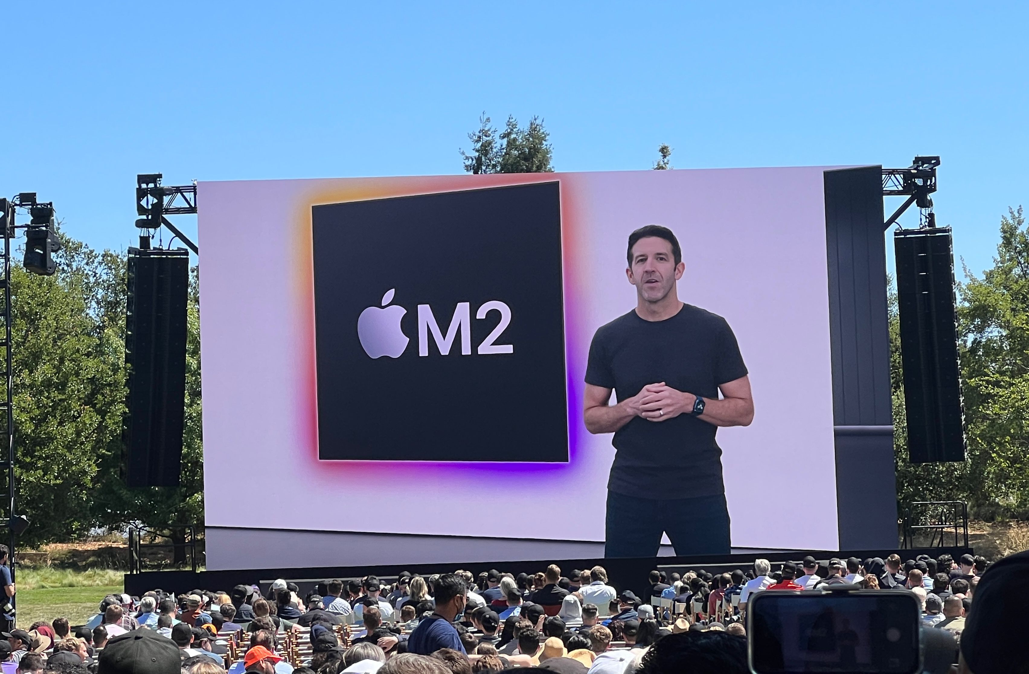 Primul mare test pentru noul șef al Apple: Să convingă clienții înfocați ai iPhone să plătească peste 2.000 de dolari pe un telefon cu ecran pliabil, un design care se află de 8 ani pe masa de dezvoltare a gigantului american
