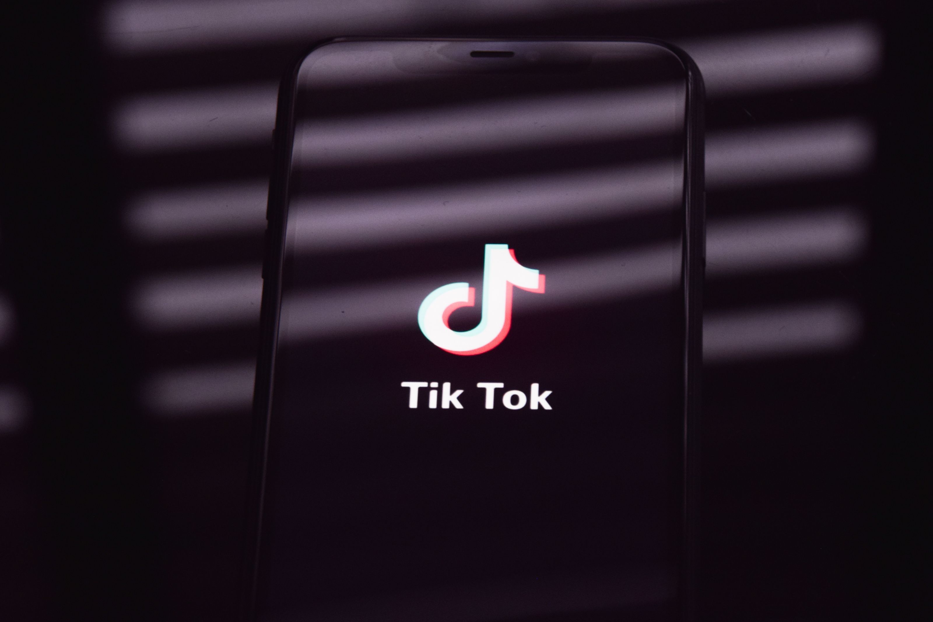 UE pune limită de vârstă pe TikTok şi Instagram. Bruxelles-ul pregăteşte KIDS Act