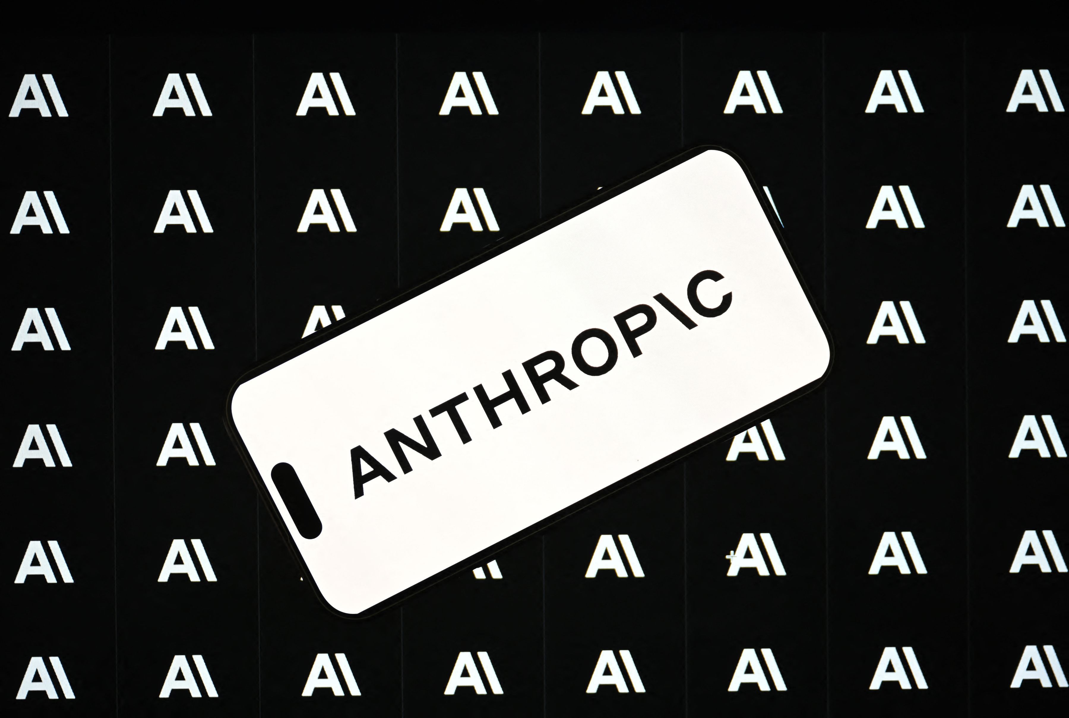 CEO-ul Anthropic cere companiilor de AI să încetinească dezvoltarea modelelor, pe fondul temerilor privind riscurile tehnologiei