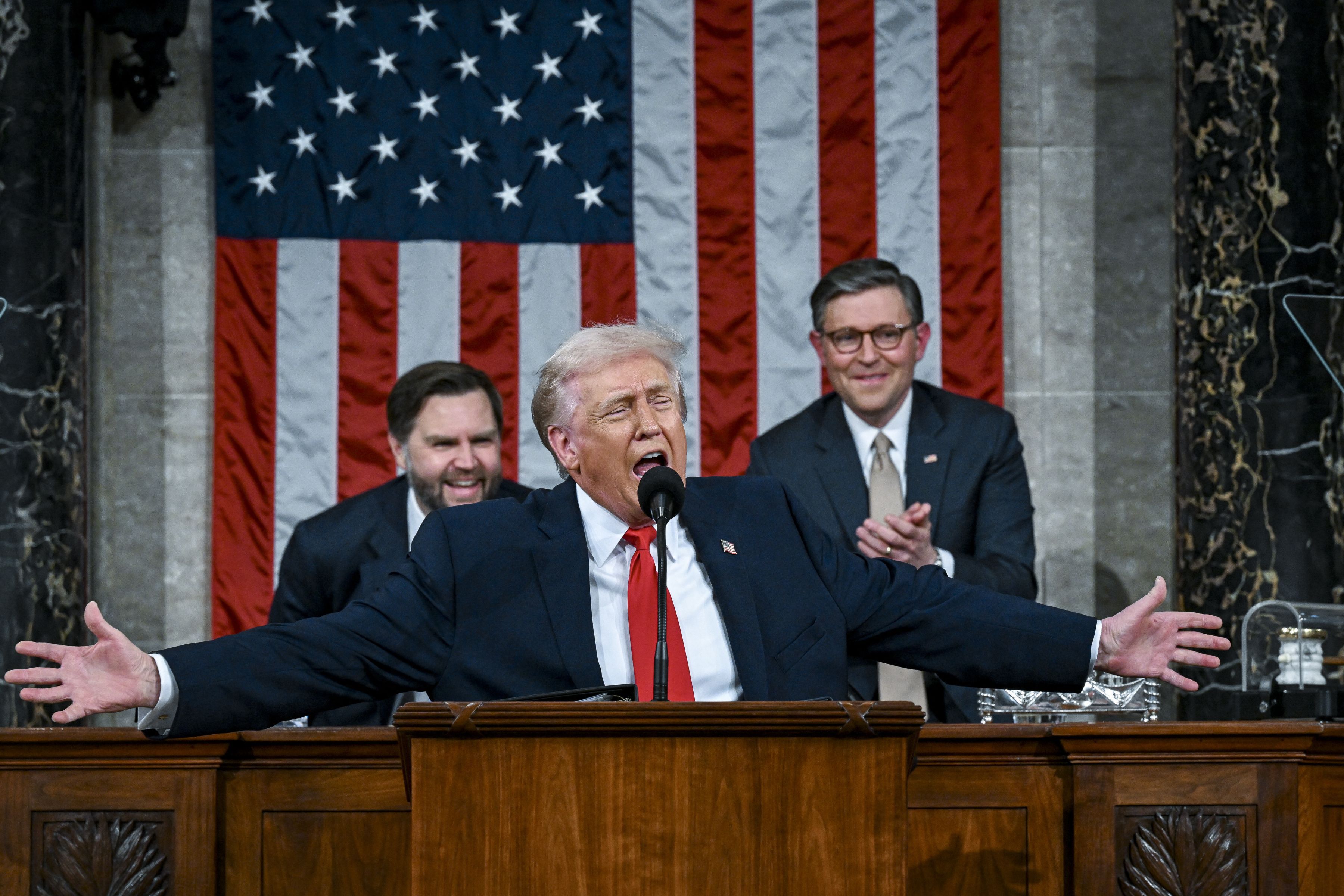 Bătălia pentru America a început, iar miliardarii îşi trimit banii în prima linie: Cei mai bogaţi oameni din SUA pariază pe Donald Trump şi Partidul Republican în alegerile de la jumătatea mandatului, o cursă electorală care va decide dacă preşedintele american îşi va mai putea impune agenda în următorii doi ani sau va deveni prizonierul unui Congres ostil