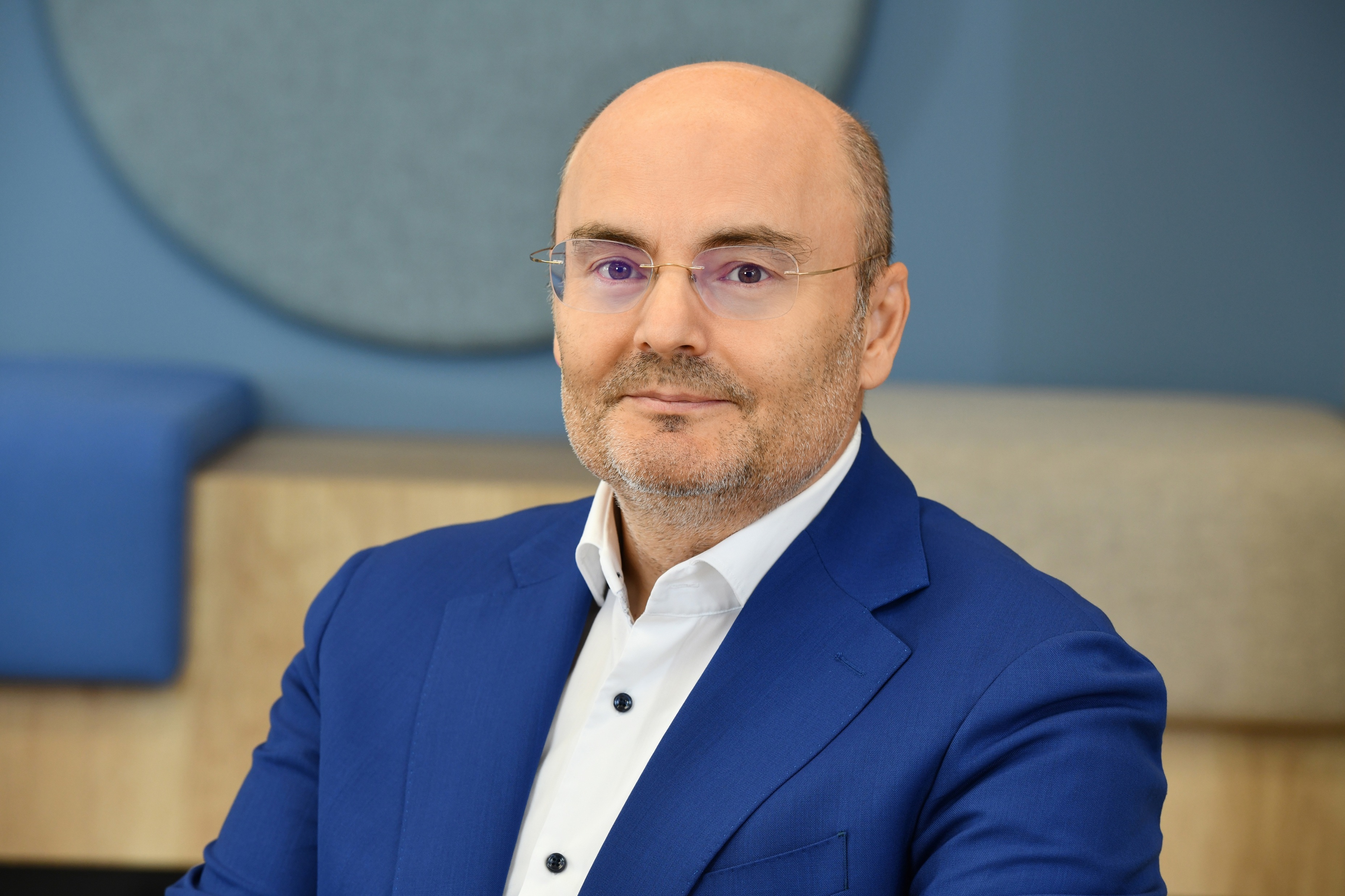 Schimbări în conducerea Allianz-Ţiriac, al doilea cel mai mare jucător din piaţa asigurărilor: După mai bine de trei decenii, Aurel Badea pleacă din companie