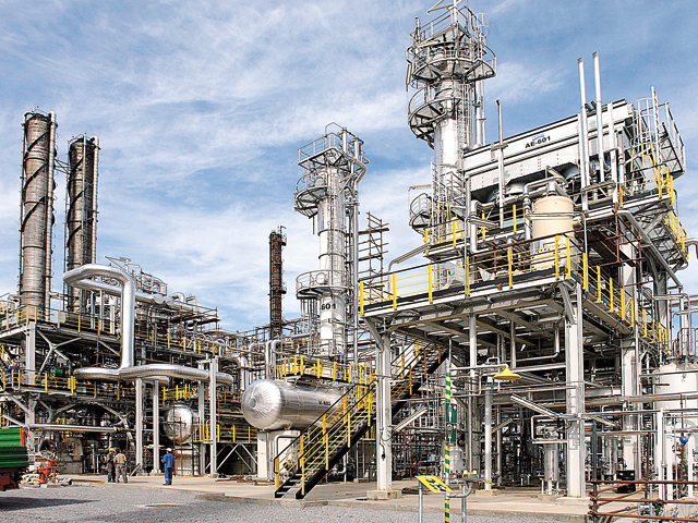 Bursă. OMV Petrom a investit 115 mil. euro în rafinăria Petrobrazi pentru o nouă infrastructură electrică