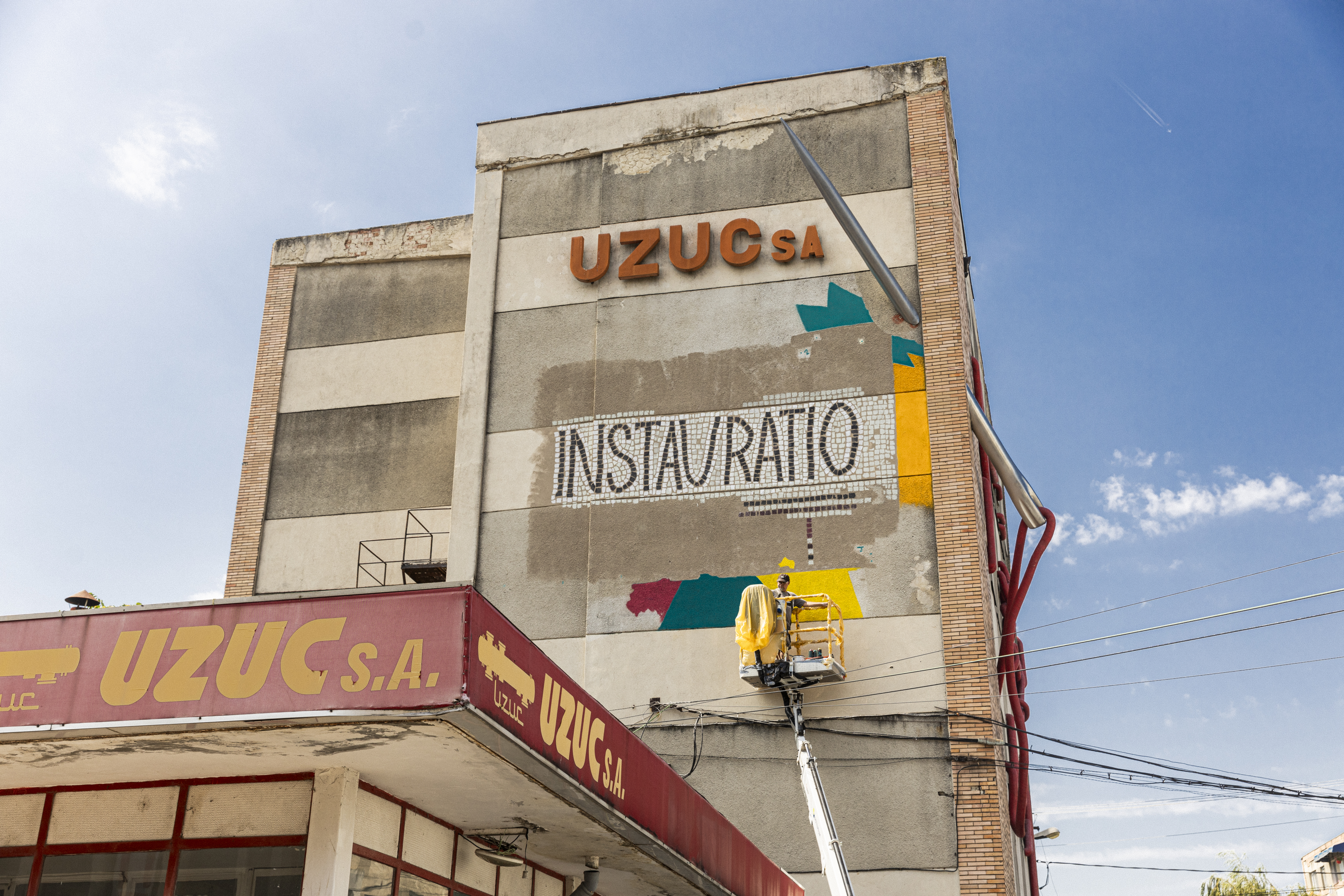 Ploieştiul pune arta în fabrică: peste 100 de artişti transformă UZUC, un sit industrial de 100.000 mp cu peste 120 de ani de istorie, într-un muzeu temporar
