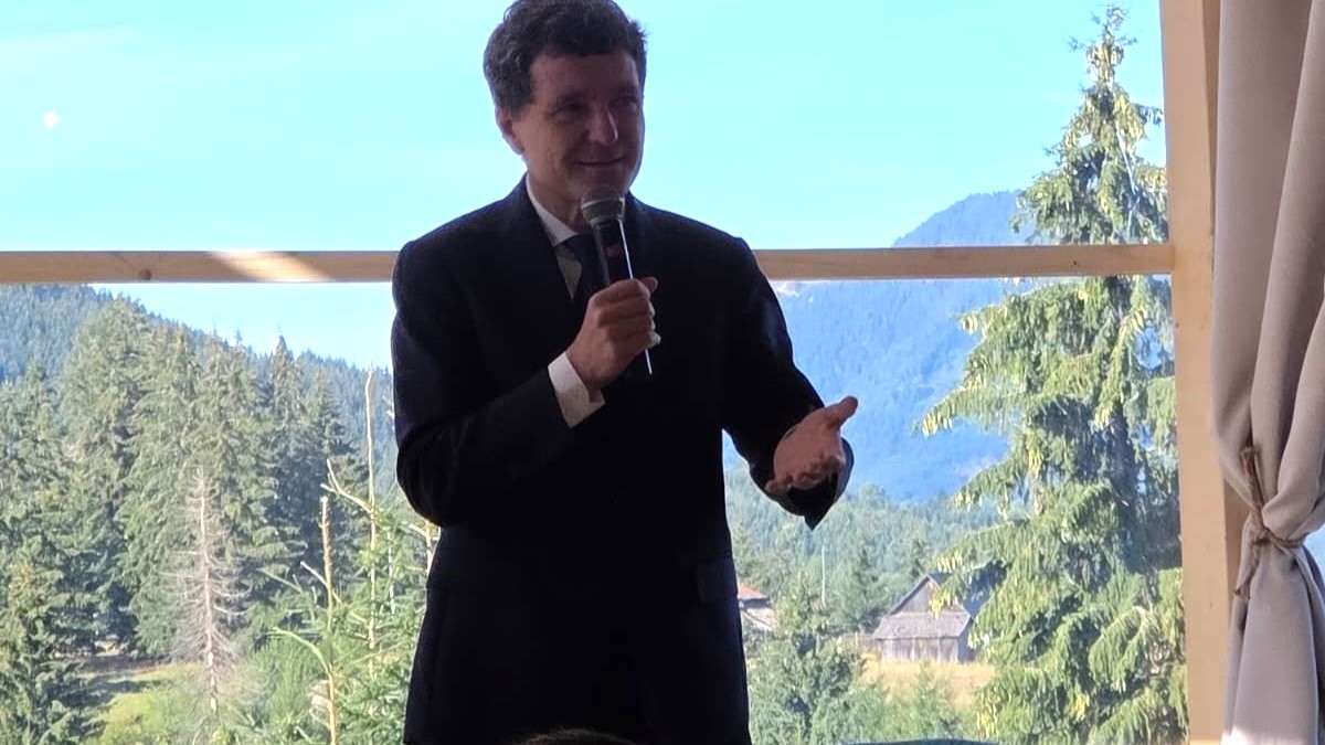 Preşedintele României, Nicuşor Dan, despre proiectul Via Transilvanica: „Dacă e să am o opinie despre proiectul ăsta, lucrul mai important este că uneşte oamenii. Noi nu prea ne cunoaştem unii pe alţii şi din cauza asta gândim în clişee unii despre alţii şi despre noi ca societate”